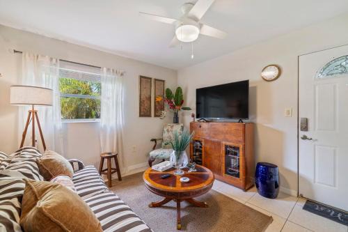 Orlando Apartment | The Paradise Bird Cottage