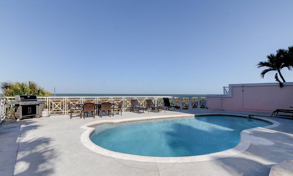 Belleair Beach House | The Pink Palace- Gulf front townhouse with private pool & large patio, sleeps 12