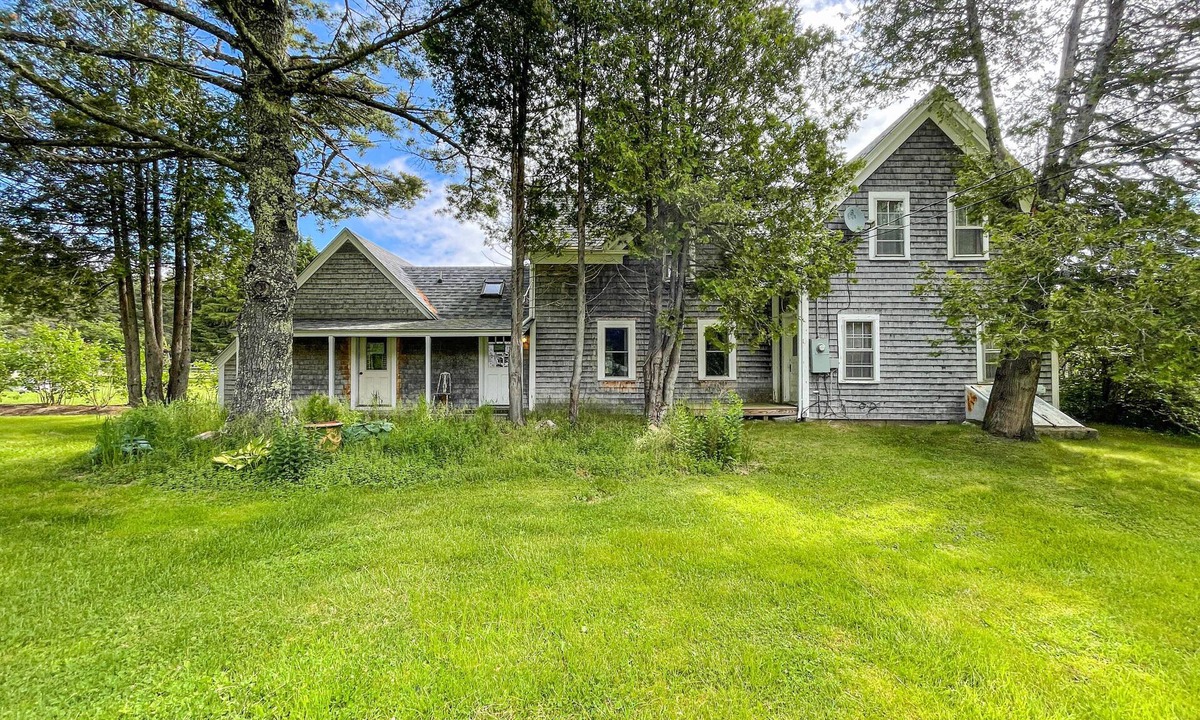 Gouldsboro House | The Pond House At The Farm