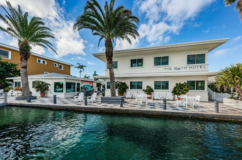 Sunset Beach Apartment | The Roth Hotel, Treasure Island, Florida