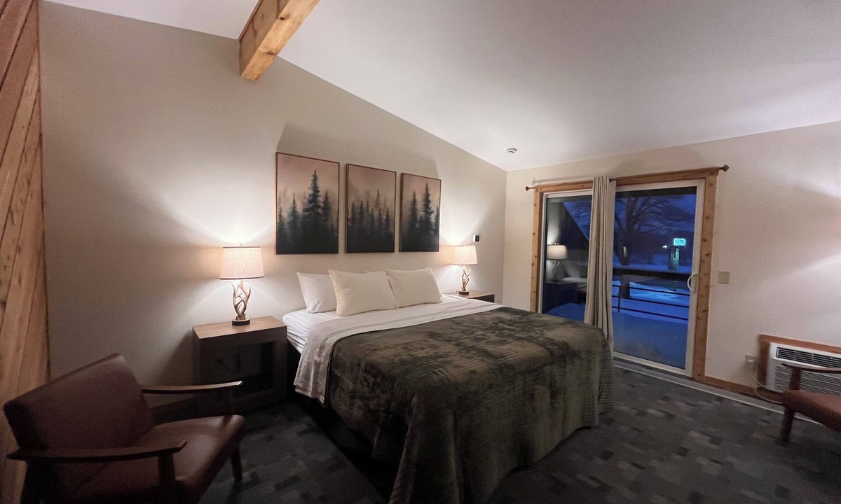 Phillips Hotel | Timber Inn