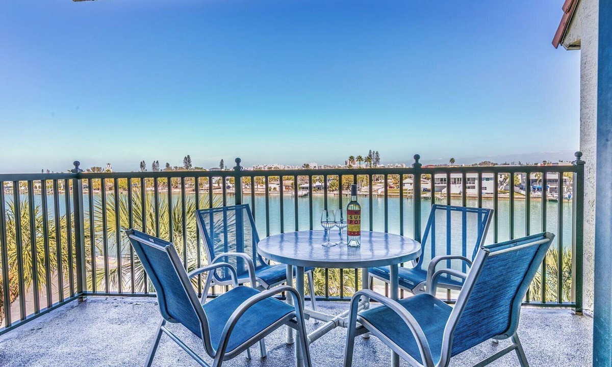 Sunset Beach House | Top-Floor Bay Views at Gated Land’s End