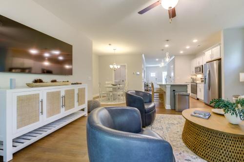 Shallotte House | Townhome w/Pool! 7 Mi to Ocean Isle Beach