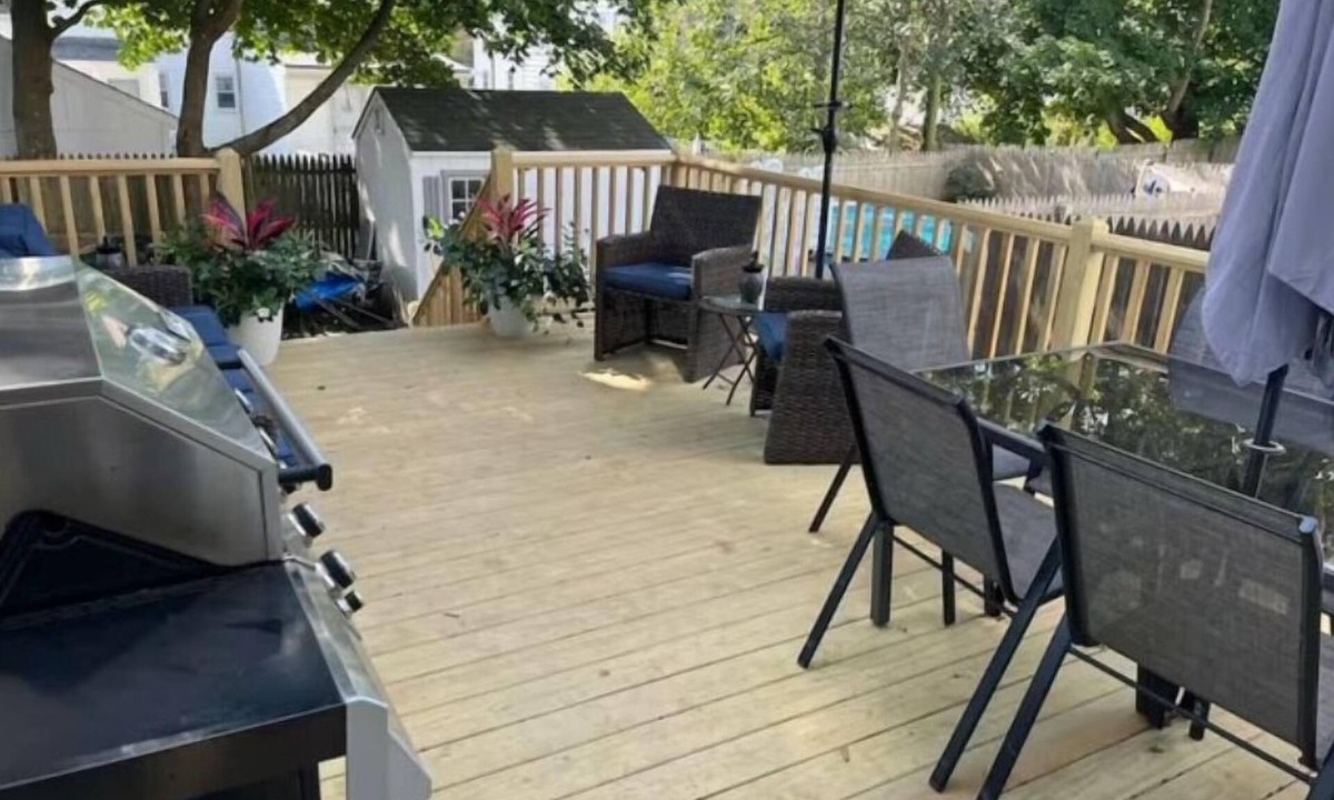 Middletown House | Townhouse Close to Downtown Newport & Beaches