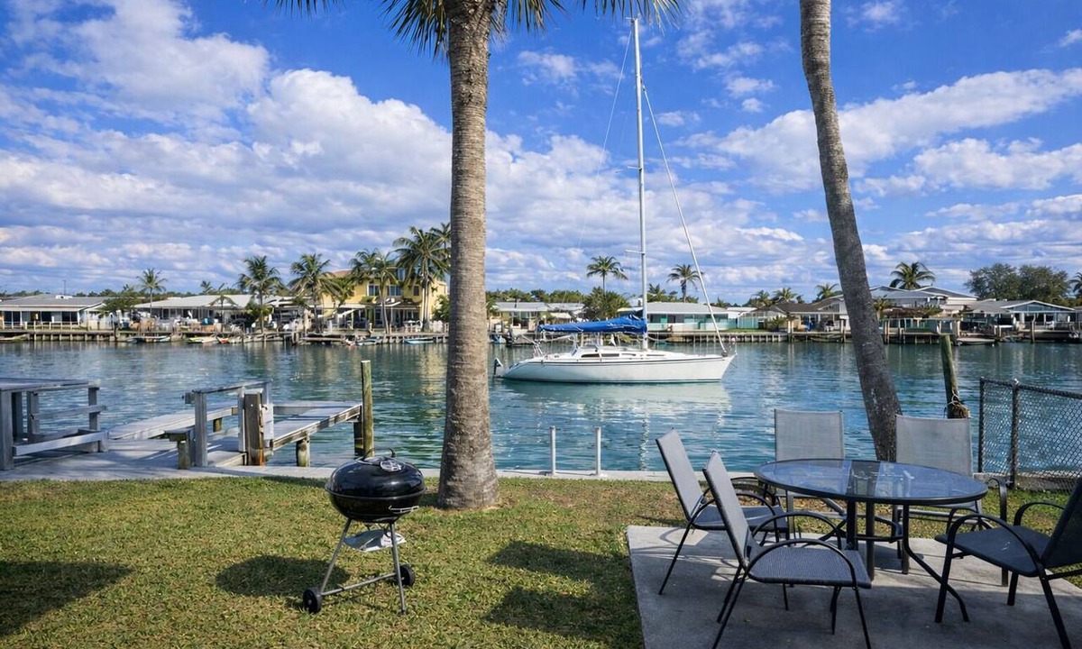 Capri Isle Condo | Treasure Island Sunset Spectacle: Waterfront Bliss, Beach Walks & Johns Pass Fun