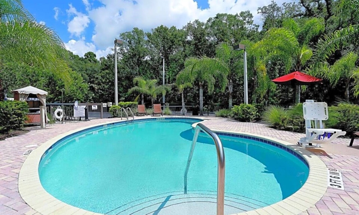 Wesley Chapel Hotel | Triple 2 Queen Bed Rooms | Breakfast Included for Families & Groups!