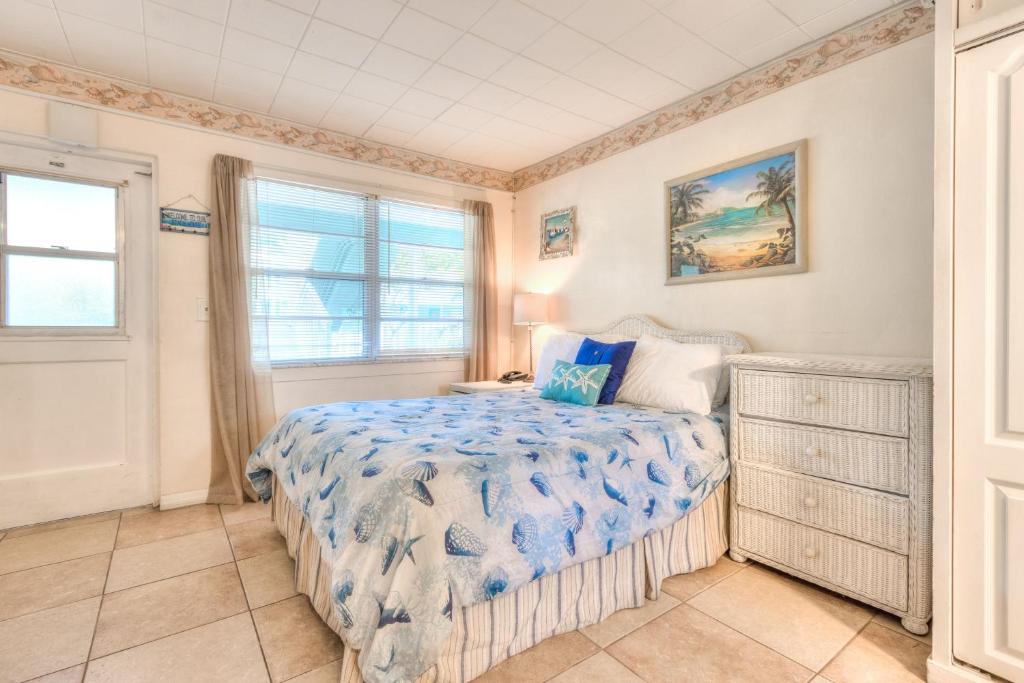 Treasure Island Apartment | Tropic Terrace Suite #16 - Beachfront Resort