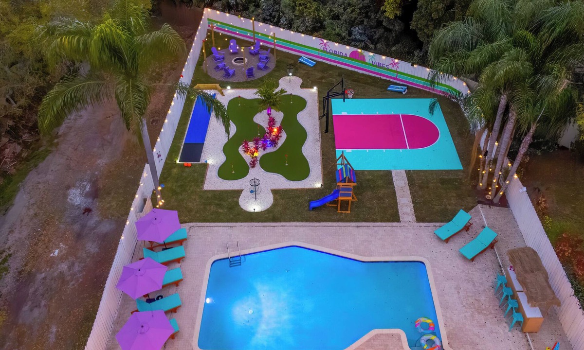Seminole House | Tropic Vibes - Basketball, Mini Golf, Heated Pool!