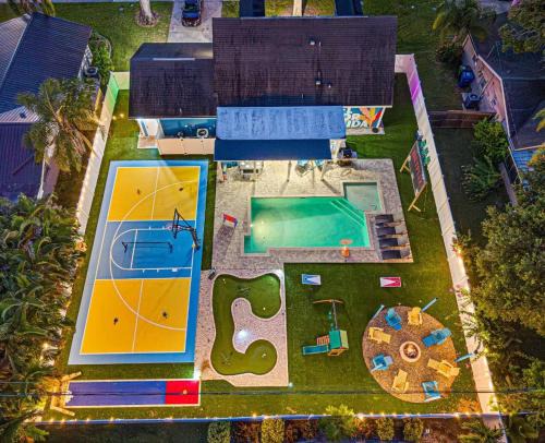Largo House | Tropical boho villa w pool & game court