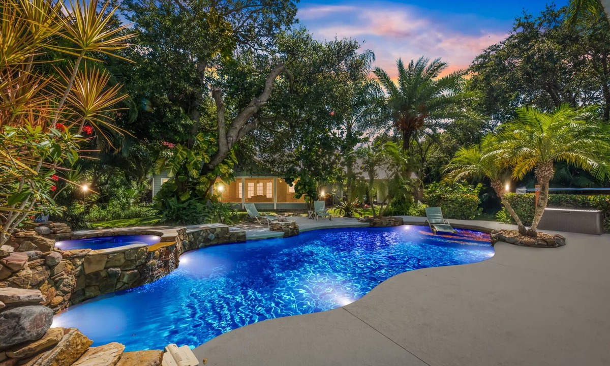 Rocky Point House | Tropical Resort Style Retreat w/Pool House 4BR, 3 Bath
