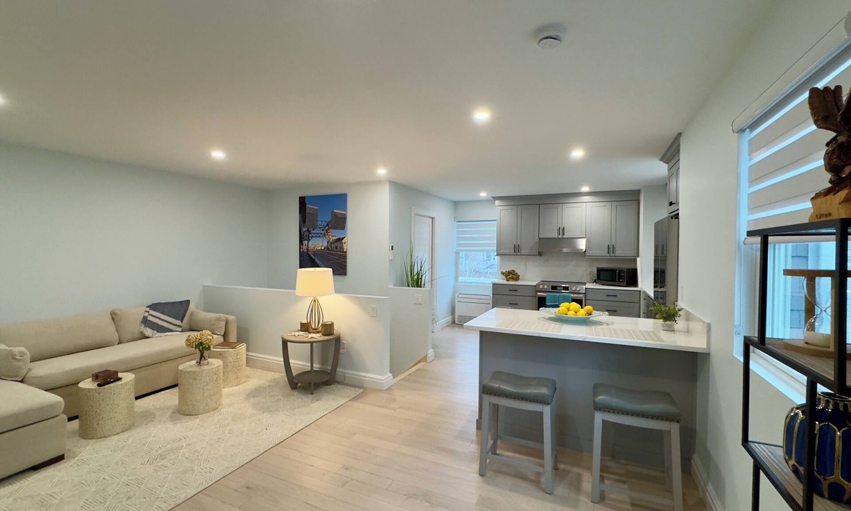 Mystic Apartment | Upscale Apartment in Mystic 7 Minute Walk to Drawbridge