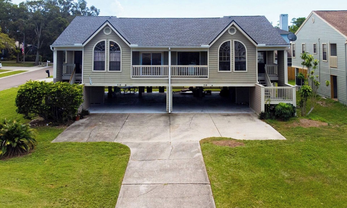 Ozona House | Upscale Quiet Close to everything