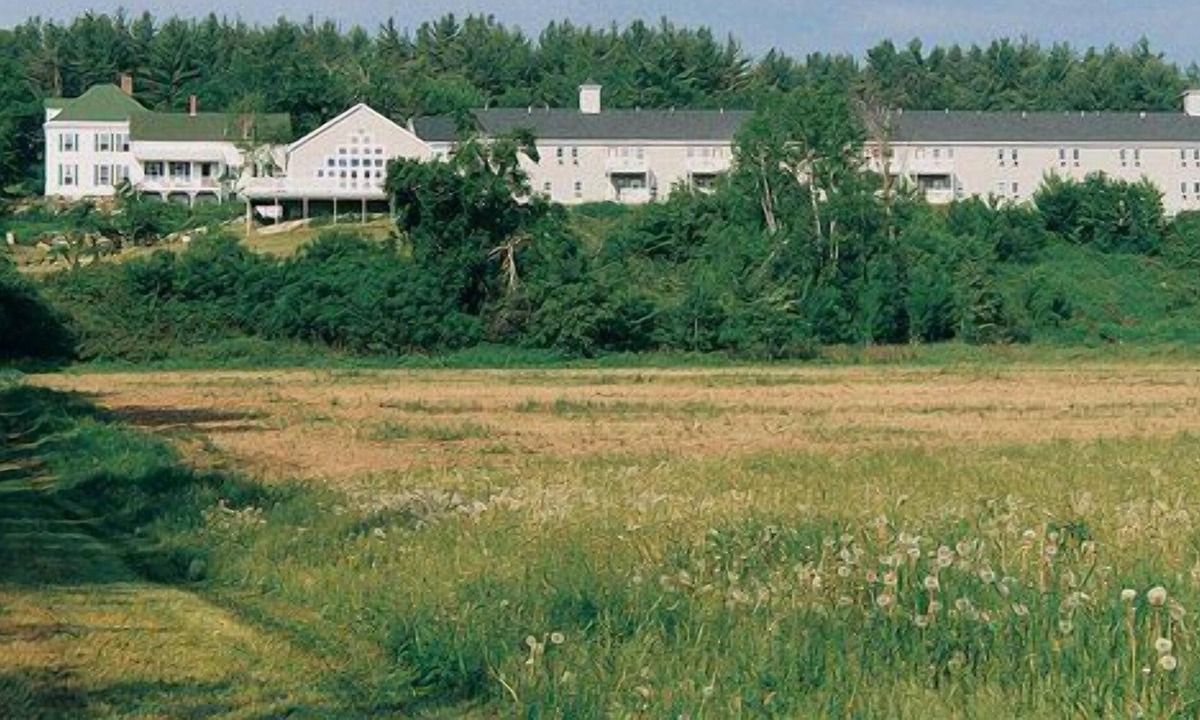 Bethel Apartment | Vacation Resort with River View in Bethel Maine - Two Bedroom Suite (#1)