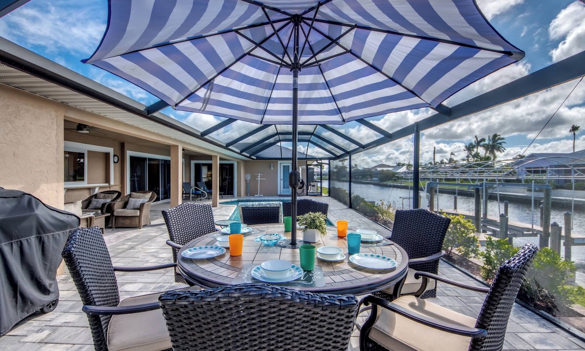 Pelican Villa | Villa Southern Dream - Delightful 3 BR waterfront Villa w. heated pool, dock and boat lift