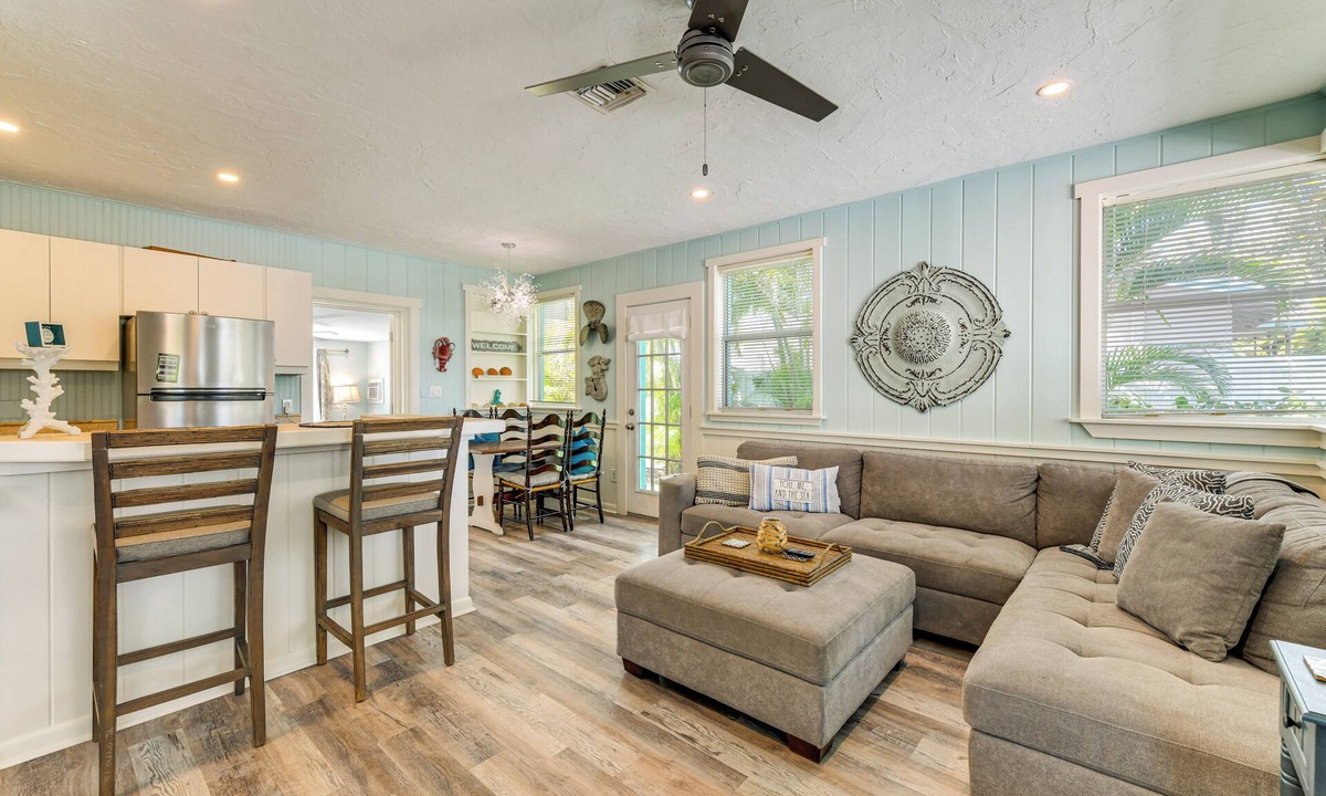 Sarasota Cottage | 'Vintage Mermaid Cottage' 4 Mi to Siesta Key Beach