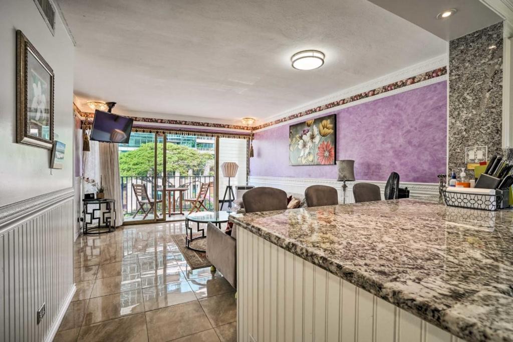 McCully - Moiliili Apartment | Waikiki 2-bedroom Sweet Home