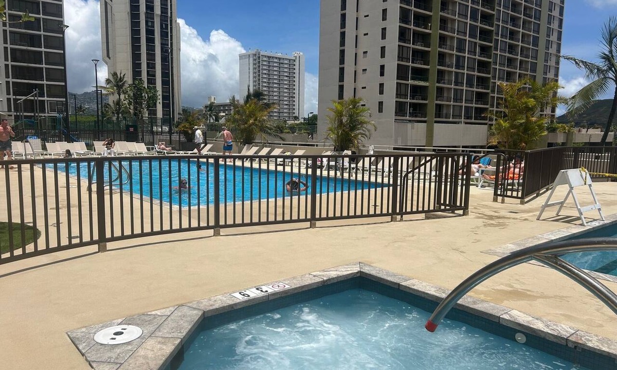 Waikiki Condo | Waikiki Banyan 1909 Amazing Views and Just Steps to the Beach