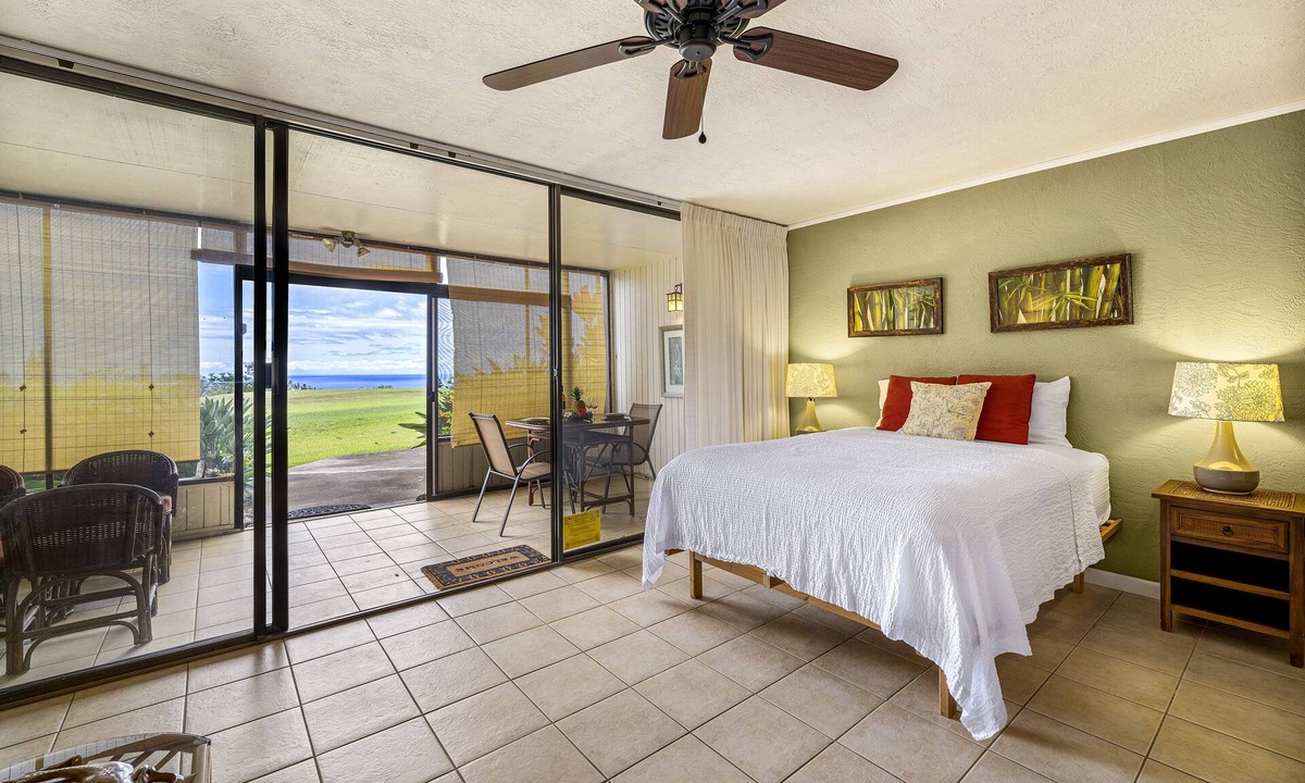 Waikoloa Village Condo | WAIKOLOA VILLAGE CONDO#E10: GOLF COURSE FRONTAGE, OCEAN VIEWS, GREAT STUDIO!