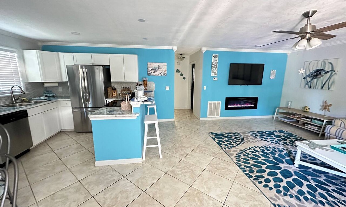 Englewood Apartment | WALK TO BEACH ACCESS! DOG FRIENDLY PROPERTY!