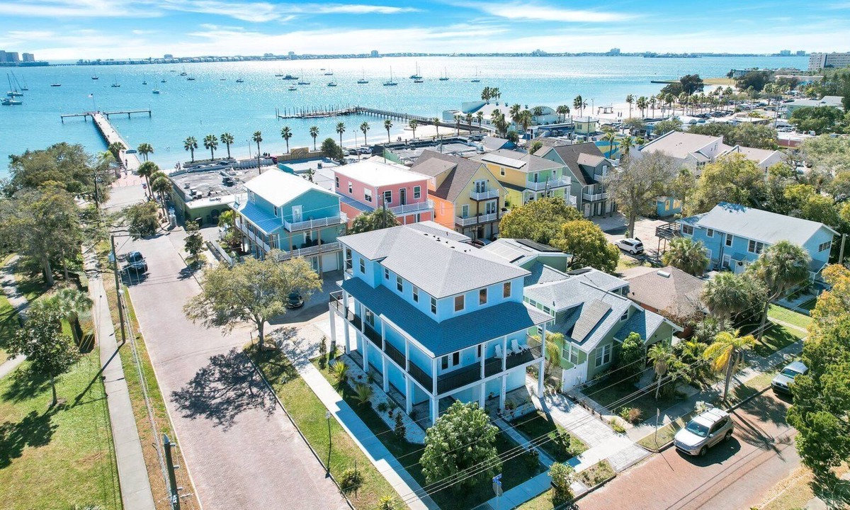 Gulfport House | Walk to everything, 5 ensuite bedrooms, NEW