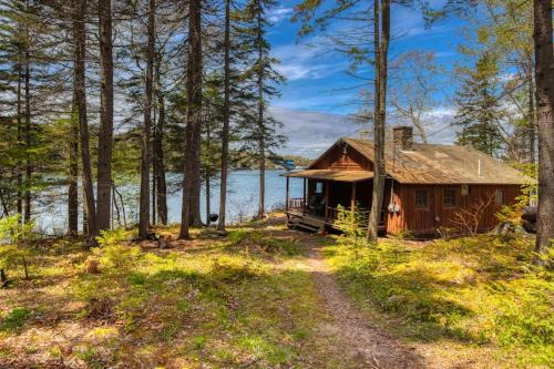 East Boothbay House | Waterfront cabin with ocean view & private dock