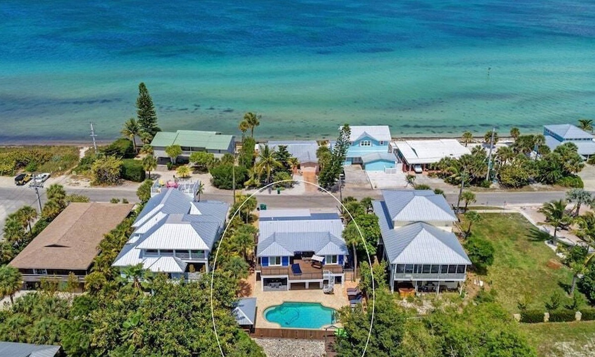 Anna Maria House | Waterfront -Canal, Tampa Bay, Large Heated Pool, Tiki Bar, Minutes to the Beach!