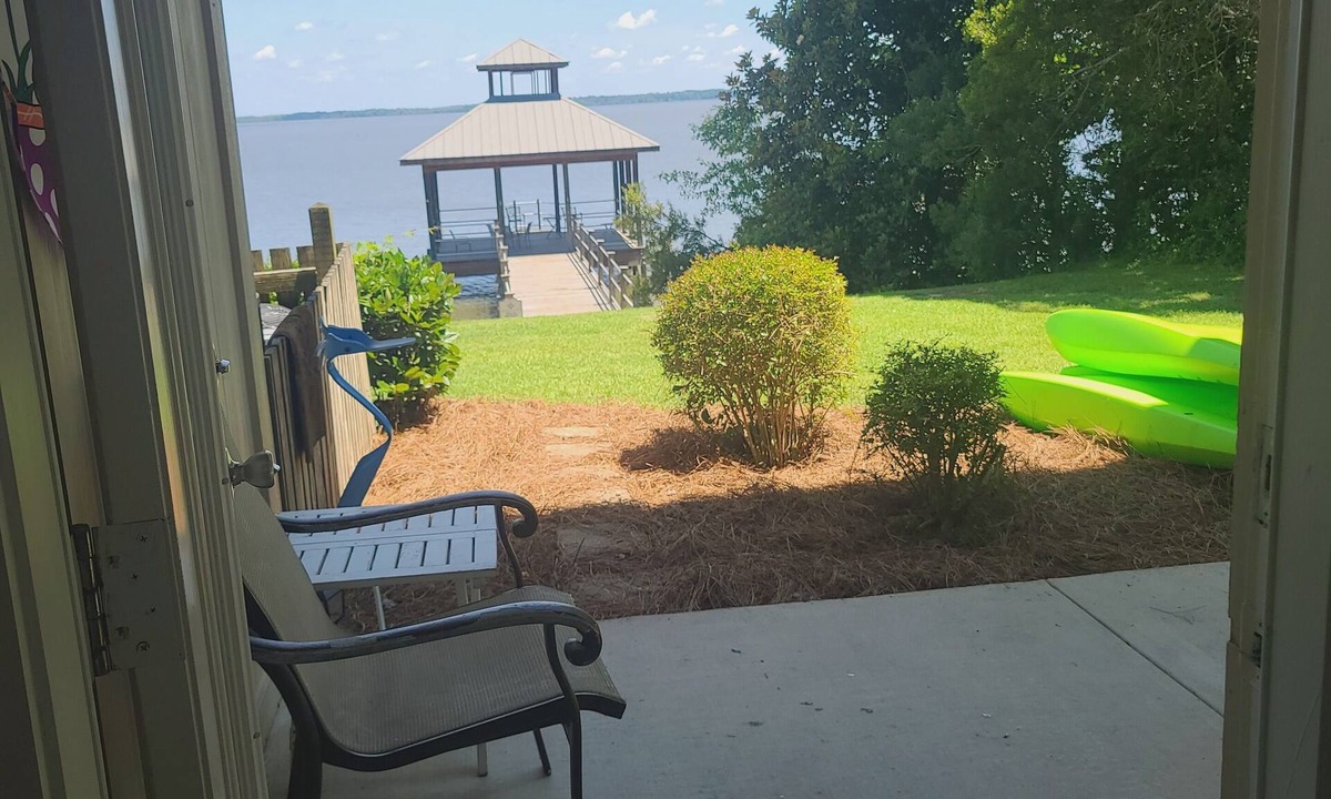 Santee Condo | Waterfront Lake Marion Retreat Pool Gazebo Minutes from I-95