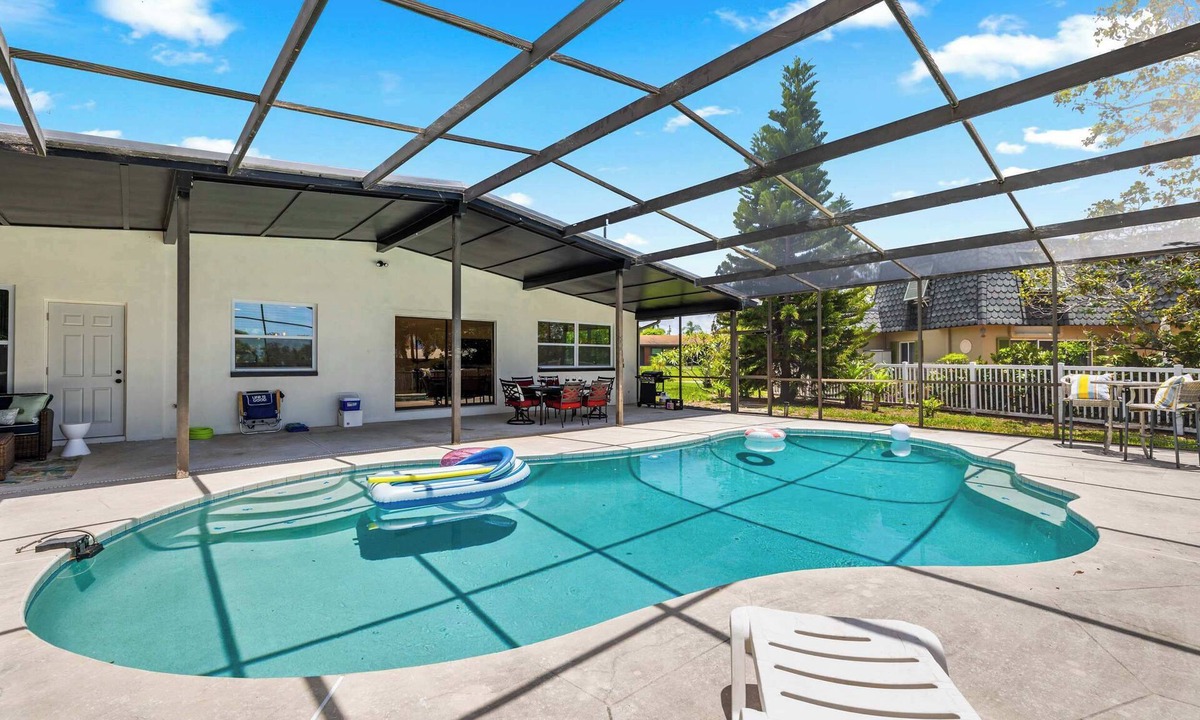 Harbor Hills House | Waterfront, Screened Lanai, Pool, King Beds, BBQ