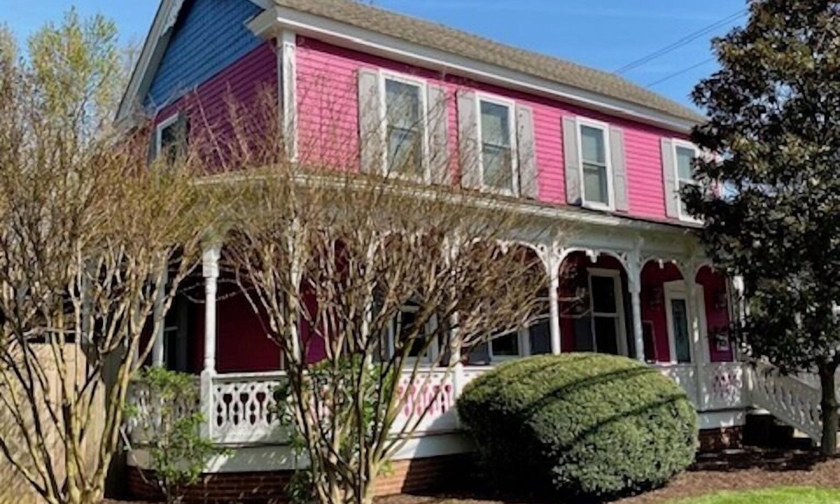 Historic District House | Welcome to the iconic Pink Lady