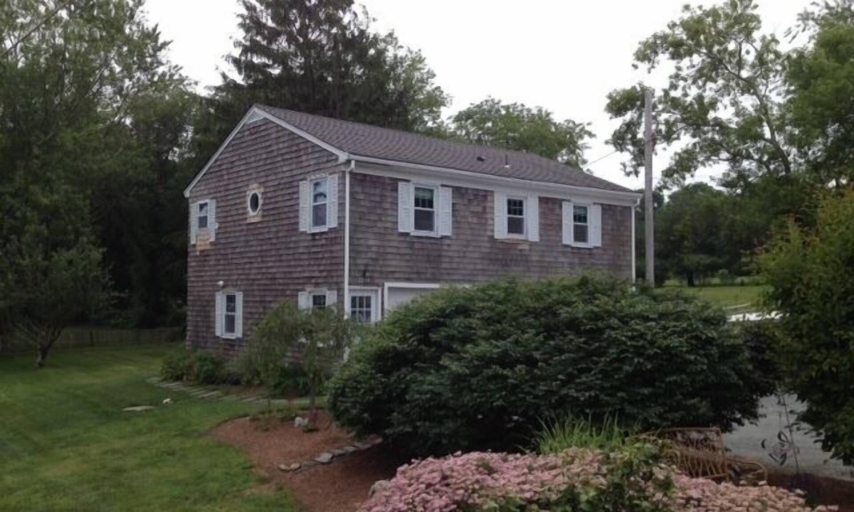 Middletown House | Well designed, Cottage, near Beaches, Sweetberry Farm, Vinyard.