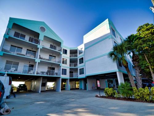 Indian Rocks Beach Apartment | West Coast Vista 3E Bay View Condo 442