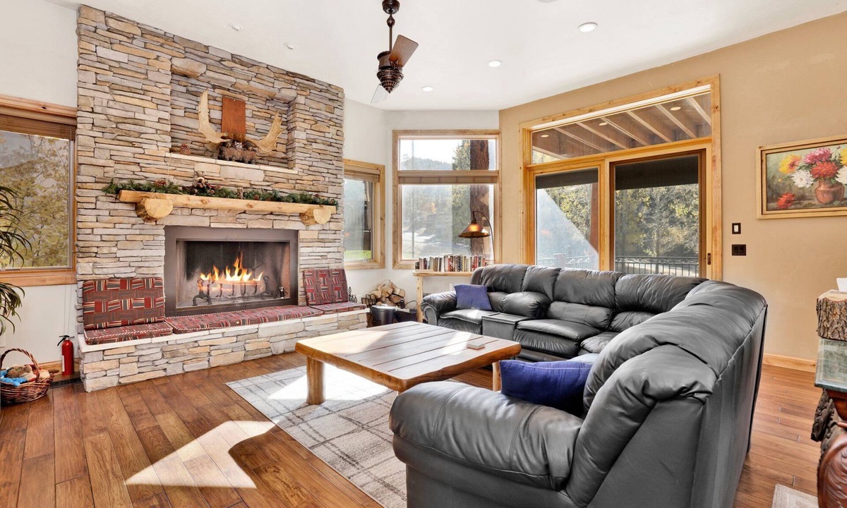 Big Bear Lake Cabin | Wolf Creek Castle #2202