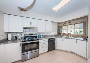 Bahia Vista 'Palm Trees and an Ocean Breeze'