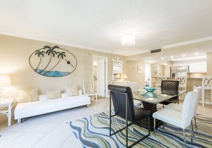 Bayside Beach to Bay Resort: Spacious 2BR condo in Sarasota, perfect for families!