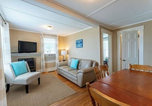 Lakeview Cottage 1 sleeps 6