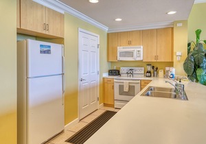 Sizable condo w/private balcony & gulf views - located right on the beach