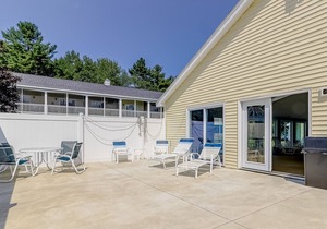 Studio w/patio, kitchenette, partial AC, free WiFi, and shared indoor pool