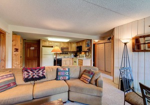 Stunning Breckenridge Views, Downtown & Ski-In/Out Condo, Hot Tub!