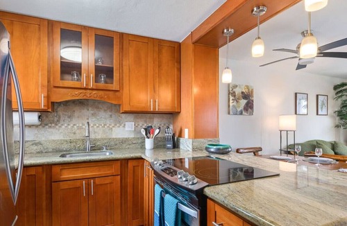 McCully - Moiliili Apartment | 09 FREE Parking/10 min beach/2br-Waikiki/Ala Moana