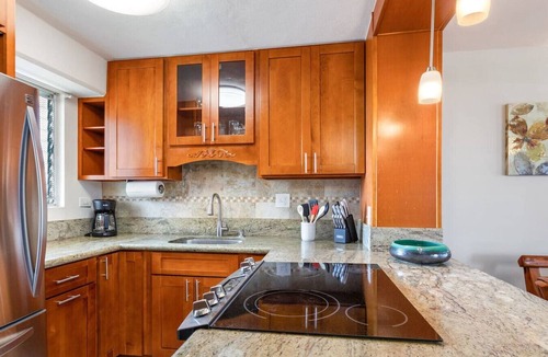 McCully - Moiliili Apartment | 09 FREE Parking/10 min beach/2br-Waikiki/Ala Moana