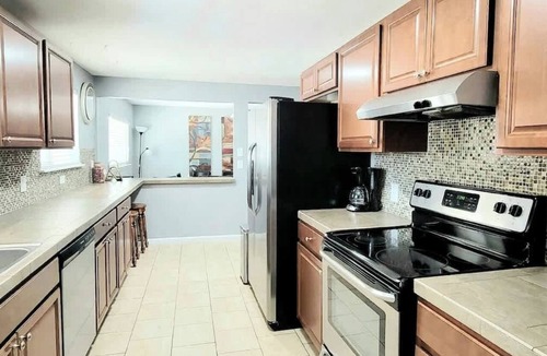 Dupont House | $0Fees -6BR-2Kitchen-2LivRm-Easy to RedRocks/Dtown
