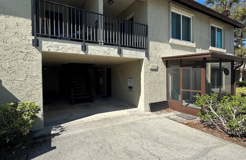 Largo Condo | 1/1 Beautiful Condo/15 mins to Clearwater beach/Peaceful neighborhood/With pools