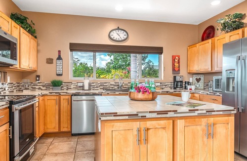 Sunset Ridge House | 1 Acre PRIVATE RESORT,4 bed, 3 bath, cinema, spa