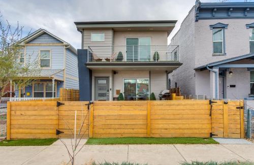 Lincoln Park House | 1 Mi to Dtwn Denver: Sleek Duplex w/Rooftop Deck!