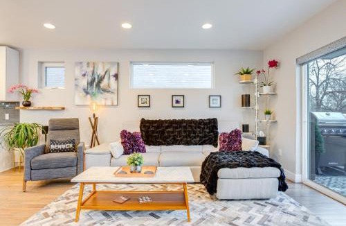 Lincoln Park House | 1 Mi to Dtwn Denver: Sleek Duplex w/Rooftop Deck!