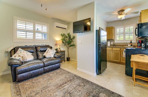 Naples Park Apartment | 1 Mi to Vanderbilt Beach! Walkable Couple’s Haven