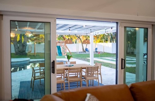 Wexford Leas House | 1 Mile to Honeymoon Island ~Pool ~Putt Putt