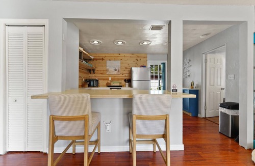 Newtown House | 10 min Lido Key Beach~St. Armand Circle~ Short drive to Siesta Key Beach