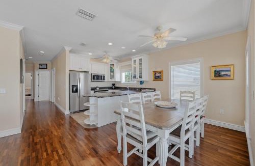 Bradenton Beach House | 102 6Th St S- Upstairs Home