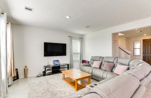 La Marque House | 11 Mi to Beach: La Marque Home w/Patio!